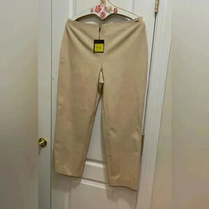 ST. JOHN jeans R86CQ10 сню ladle brand new with tag. Ankle length beige color.
